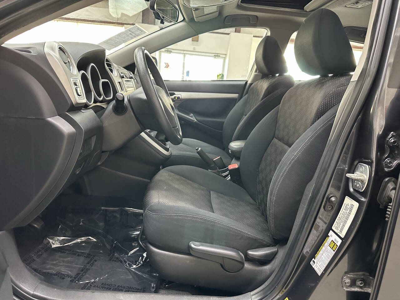 Used 2010 Pontiac Vibe w/ Sun and Wheels Package image 11