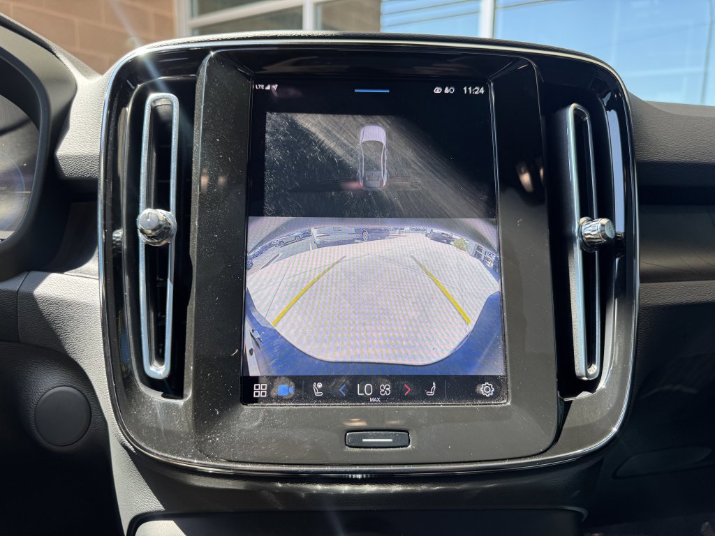 Used 2023 Volvo C40 P8 Recharge Ultimate image 19