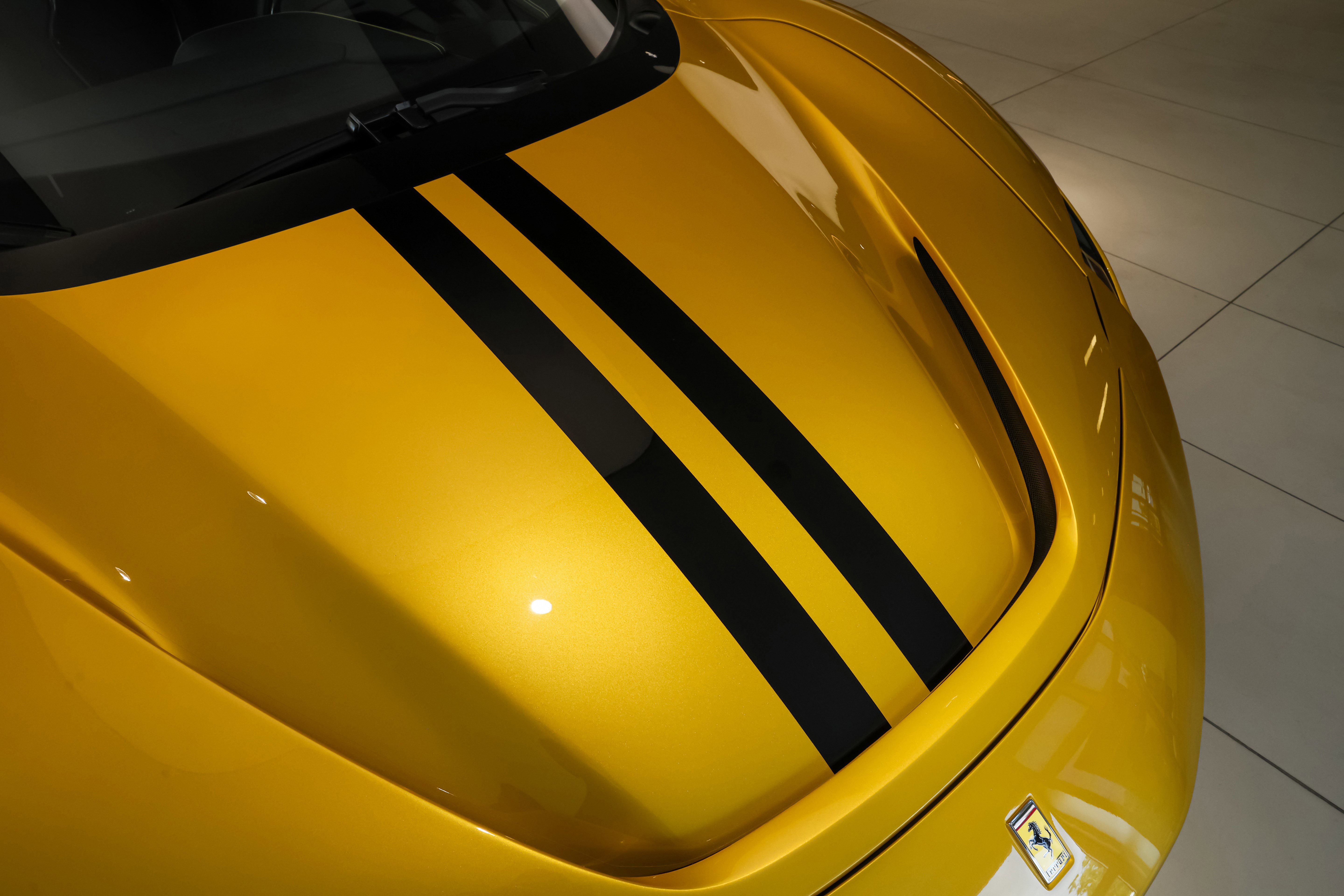 Used 2024 Ferrari SF90 Spider image 44