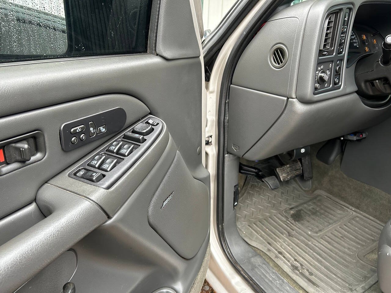 Used 2004 Chevrolet Silverado 3500 4x4 Crew Cab w/ Heavy-Duty Power Package image 16