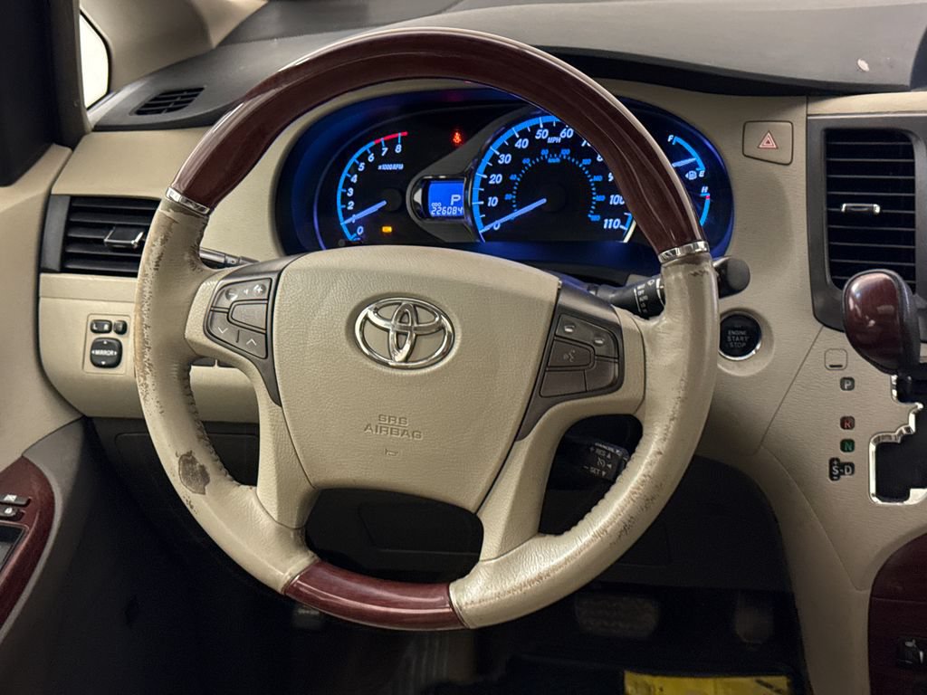 Used 2013 Toyota Sienna Limited w/ Premium Pkg FWD image 15