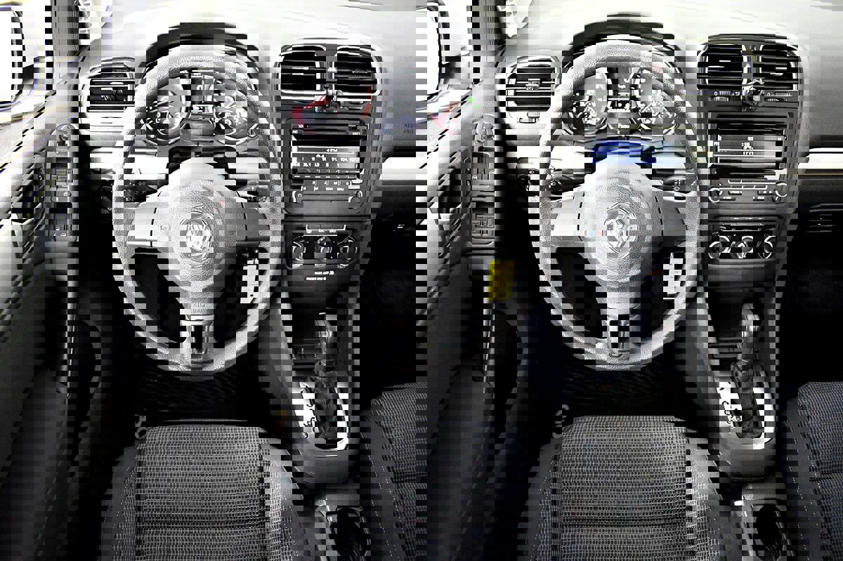 Used 2014 Volkswagen Golf 4-Door image 19