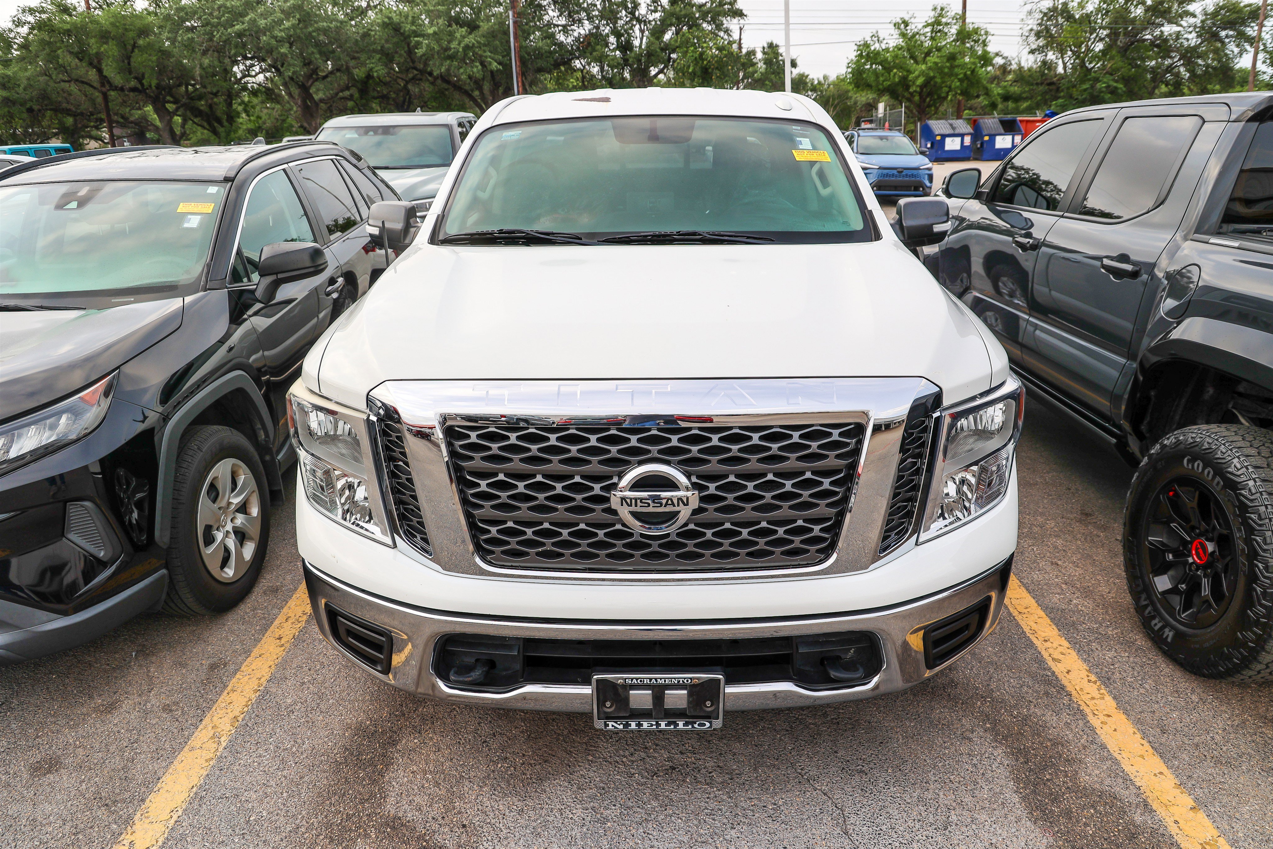 Used 2018 Nissan Titan SV AWD/4WD image 5