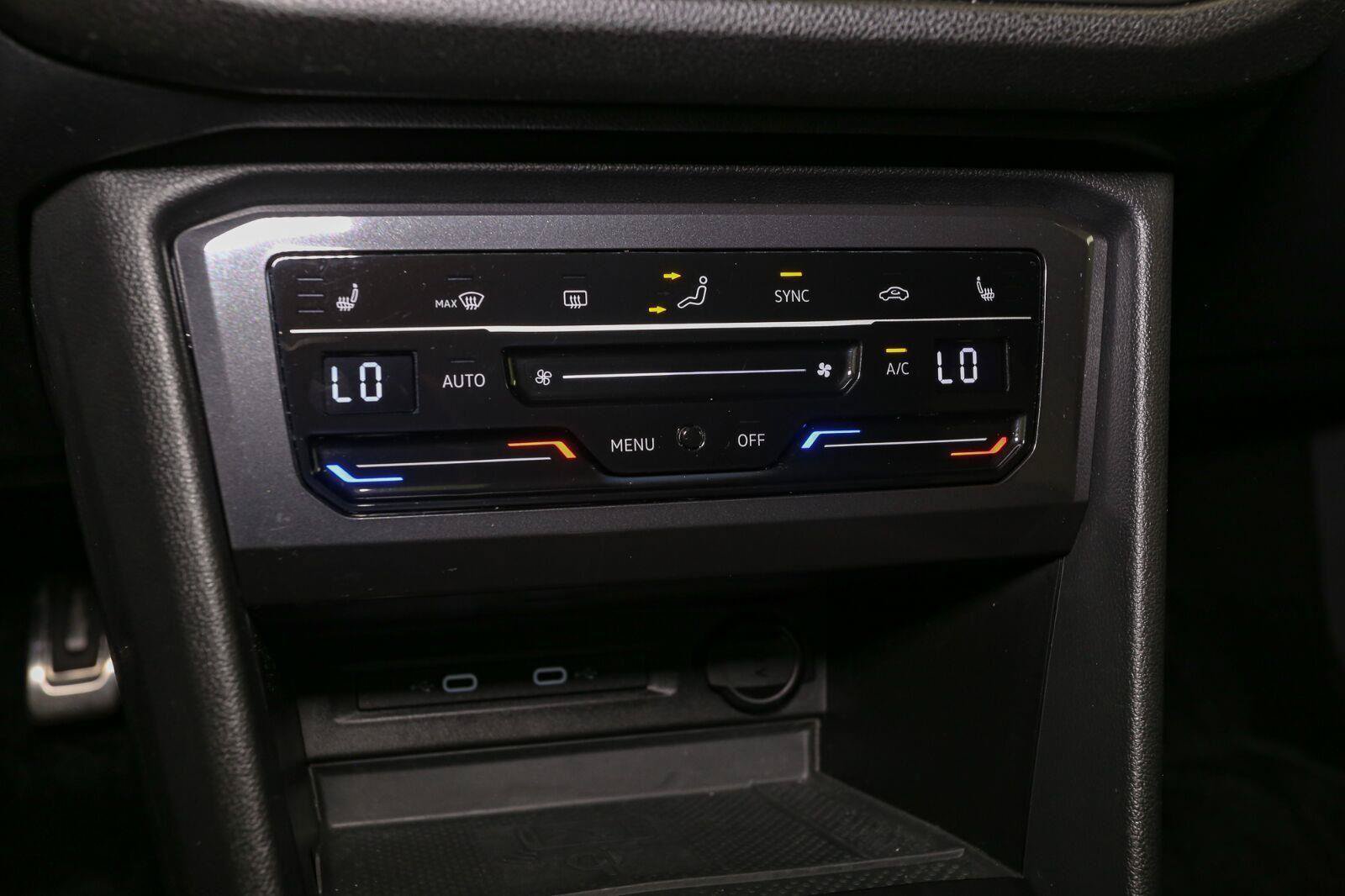 Certified 2023 Volkswagen Tiguan SE R-Line AWD/4WD image 34