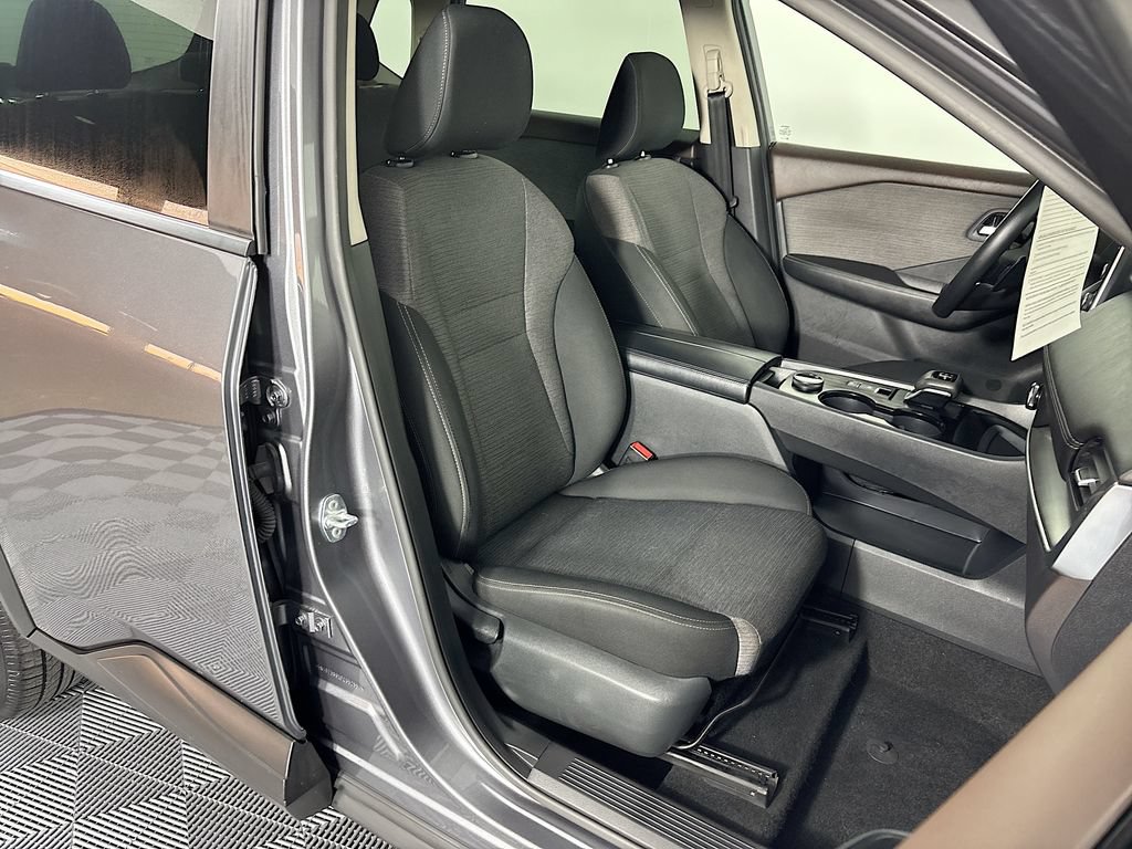 Used 2023 Nissan Rogue SV AWD/4WD image 26