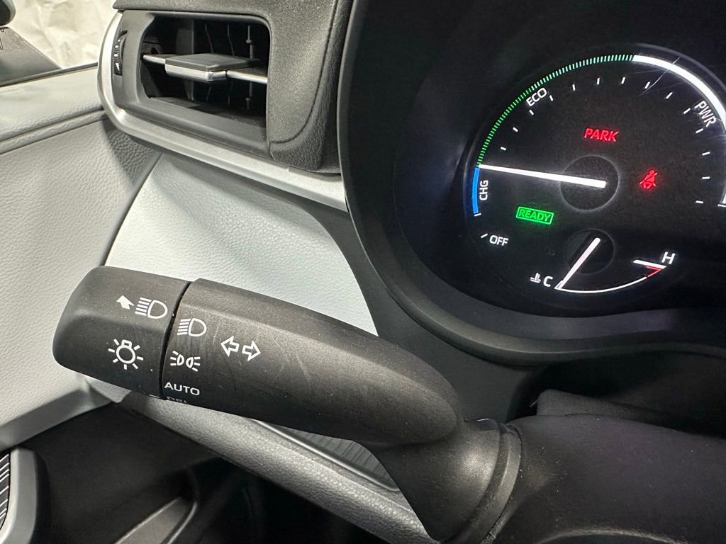 Used 2025 Toyota Sienna LE image 22