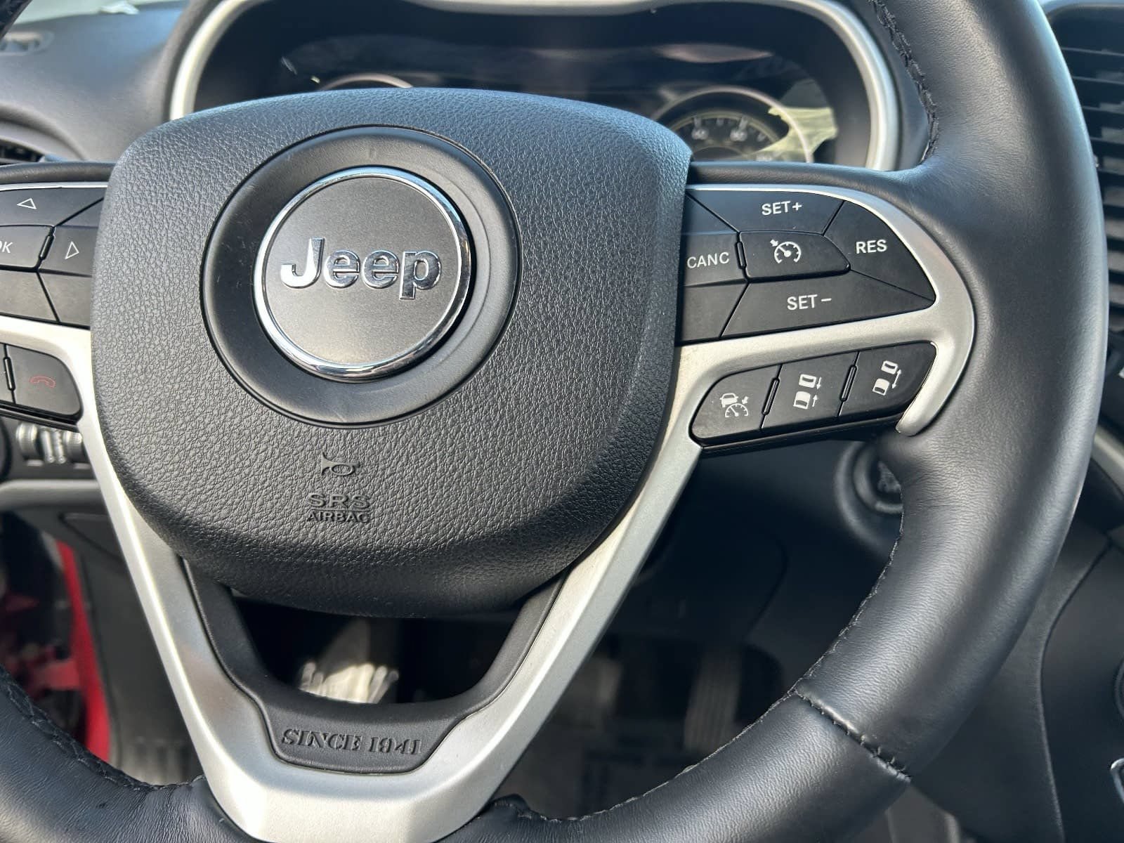 Used 2015 Jeep Cherokee Trailhawk w/ Comfort/Convenience Group AWD/4WD image 28