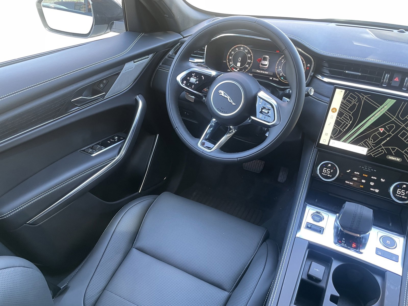 New 2025 Jaguar F-PACE R-Dynamic S image 29