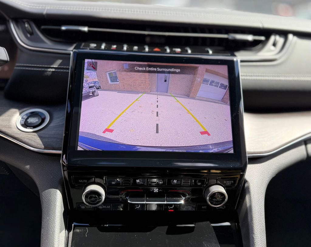 Used 2023 Jeep Grand Cherokee Overland w/ Luxury Tech Group IV image 34