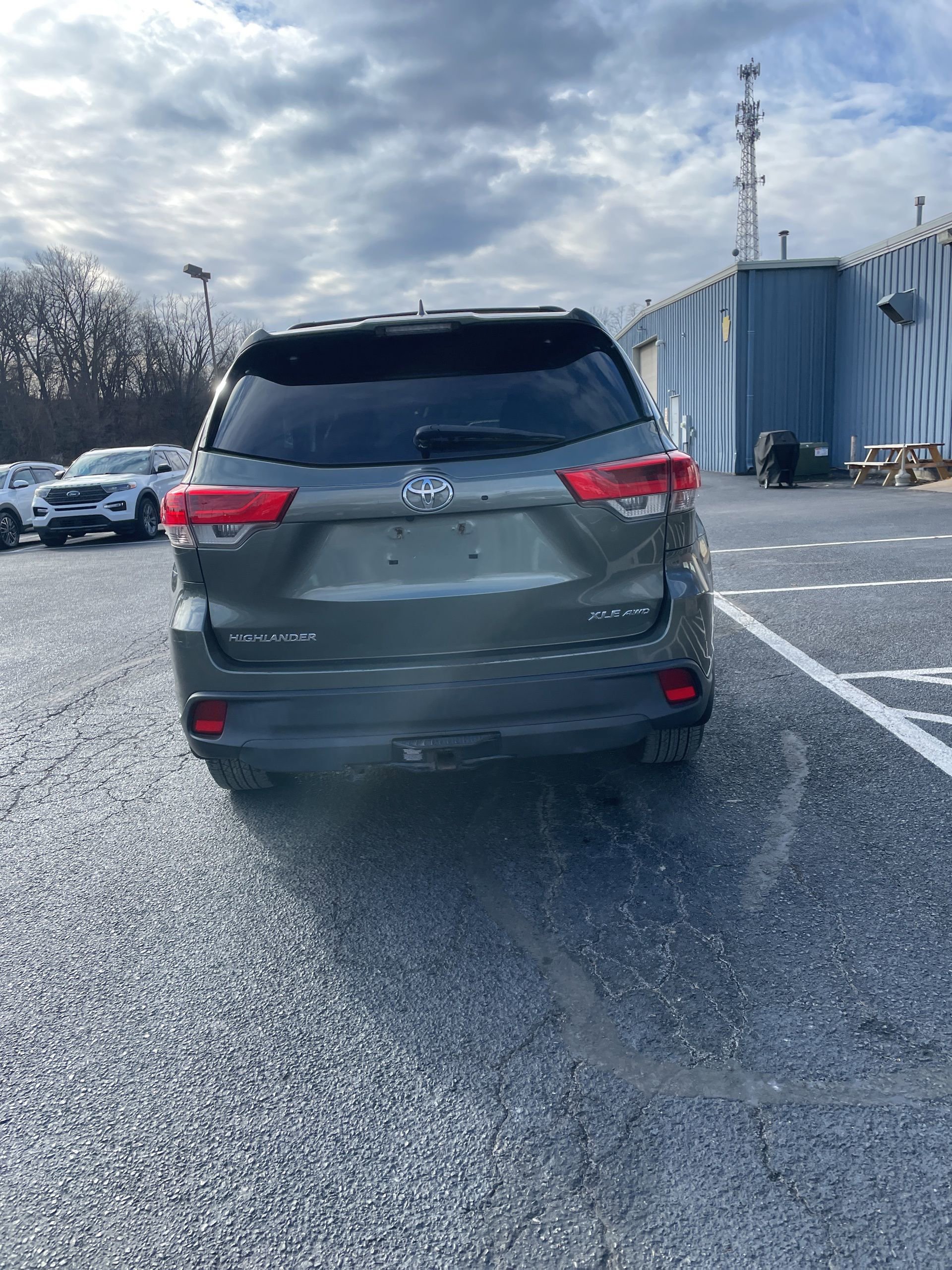 Used 2017 Toyota Highlander XLE image 4