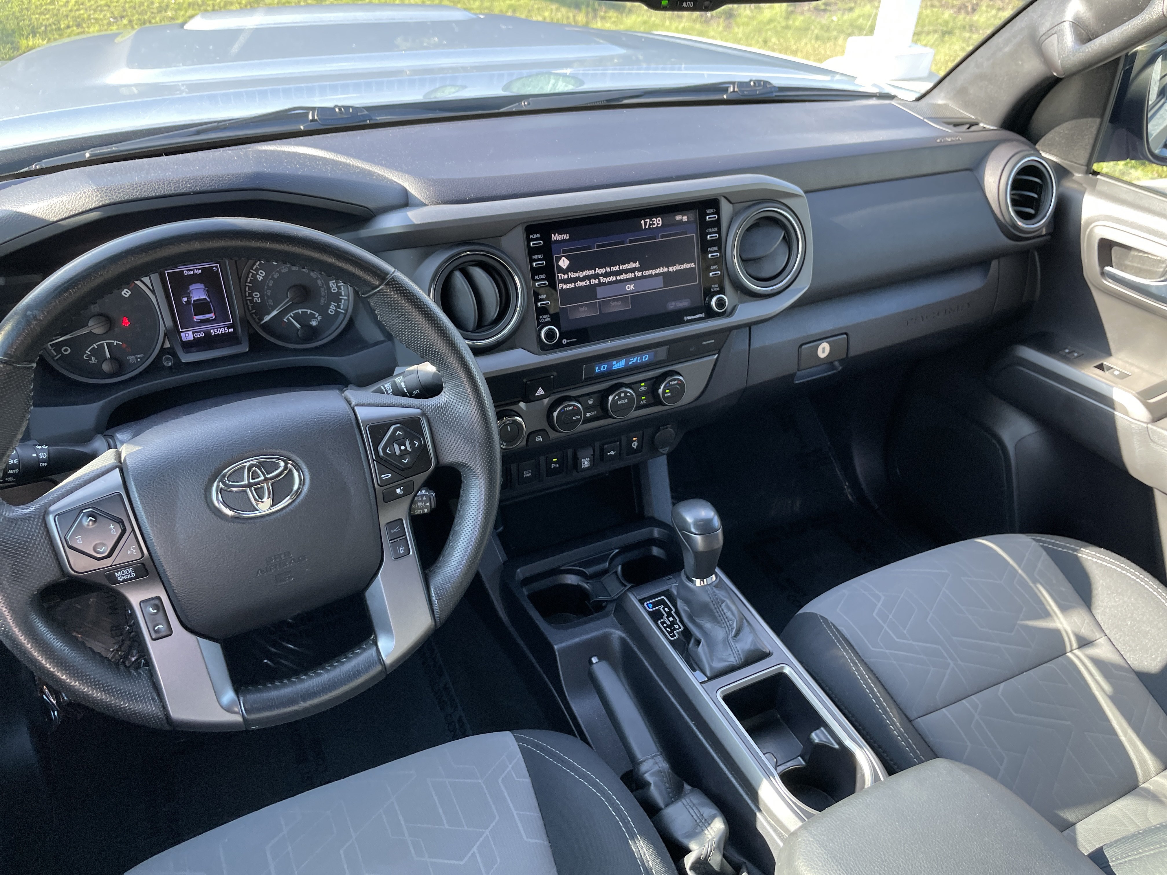 Used 2022 Toyota Tacoma TRD Sport w/ Technology Package AWD/4WD image 28