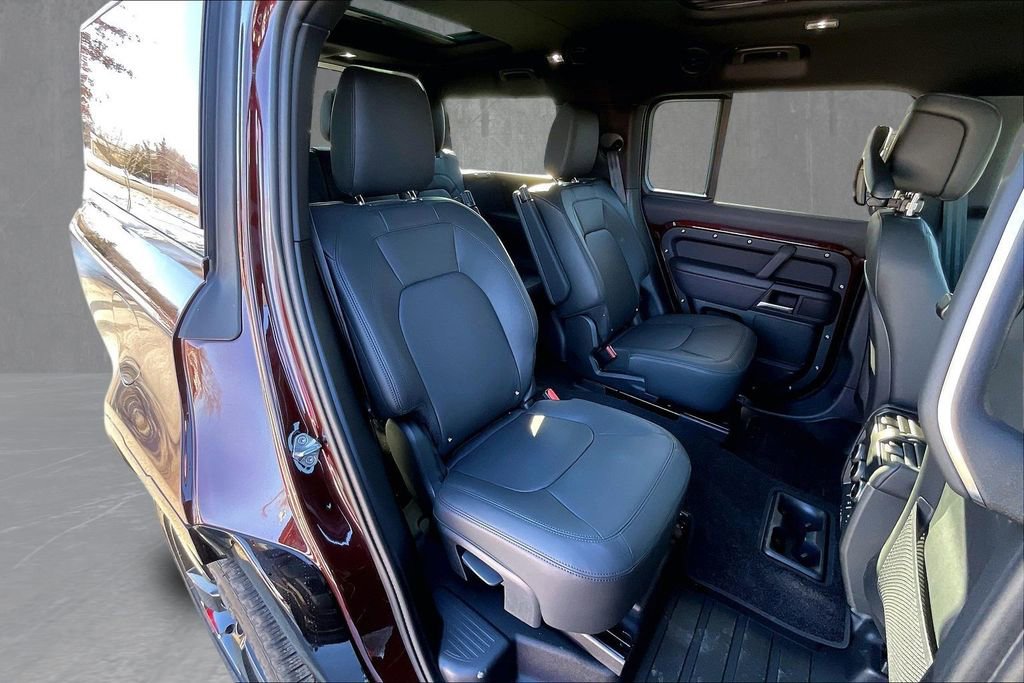 New 2026 Land Rover Defender 130 X-Dynamic SE image 10