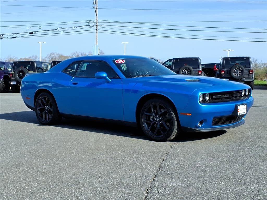 Used 2023 Dodge Challenger SXT w/ Plus Package image 2