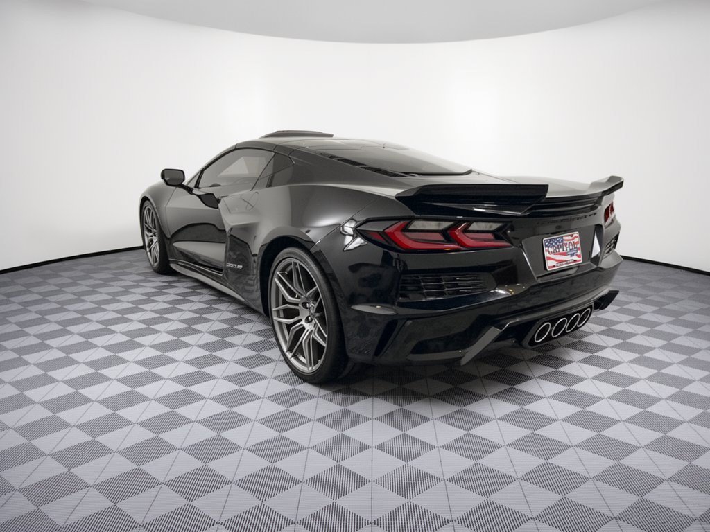 Used 2024 Chevrolet Corvette Z06 RWD image 3