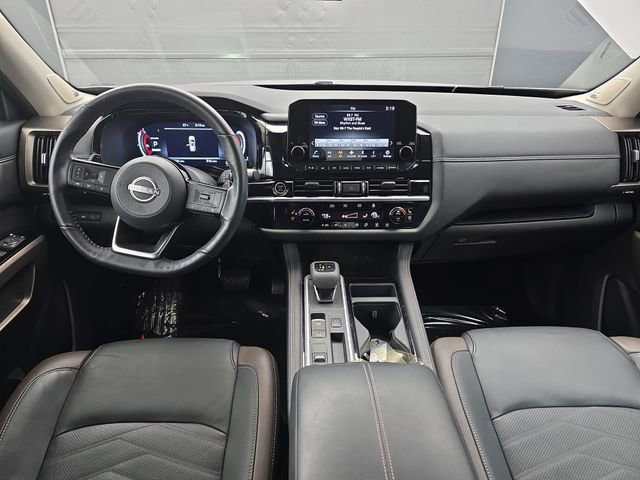 Used 2024 Nissan Pathfinder Platinum image 21