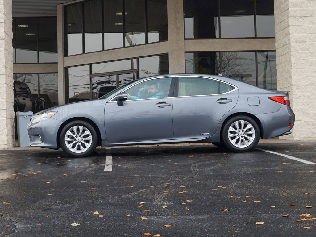 Used 2014 Lexus ES 300h w/ Luxury Package w/Bamboo Trim image 9