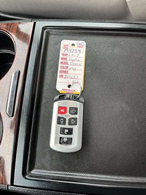 Used 2017 Toyota Sienna Limited FWD image 55