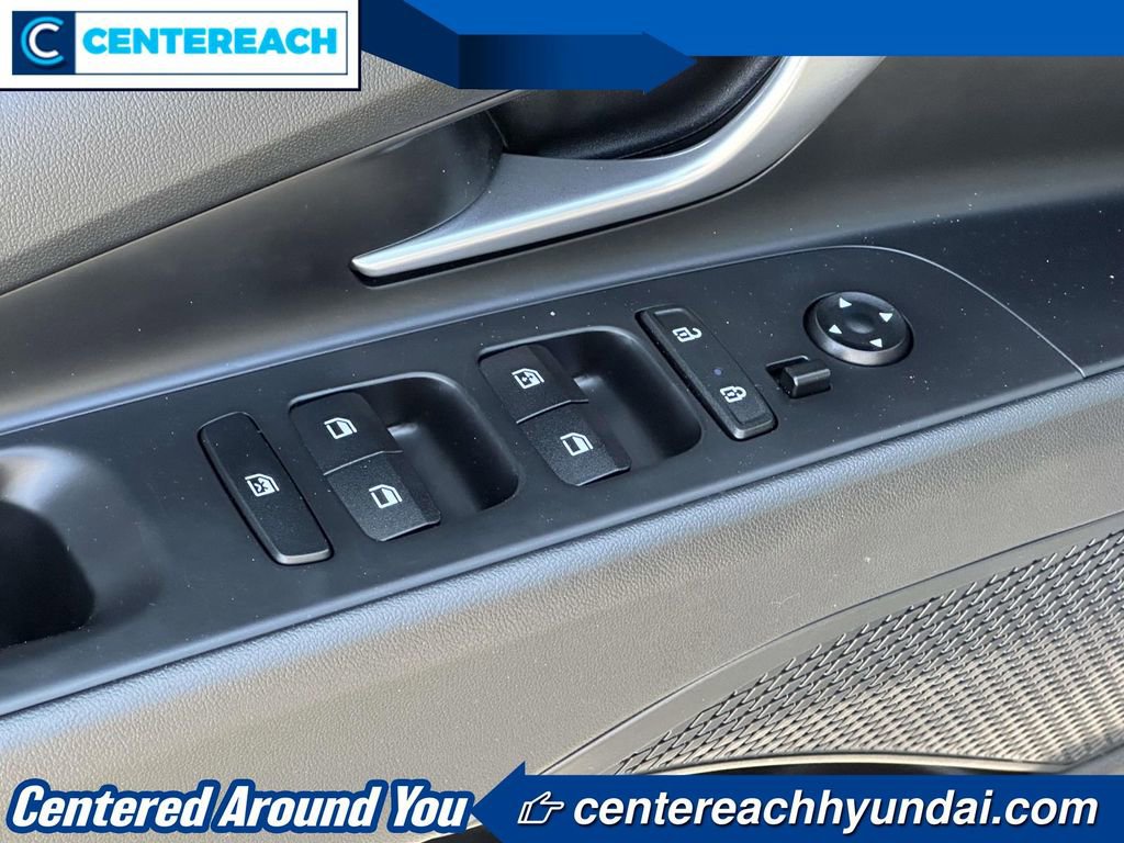 Used 2023 Hyundai Elantra SEL w/ Preferred Accessory Package FWD image 14