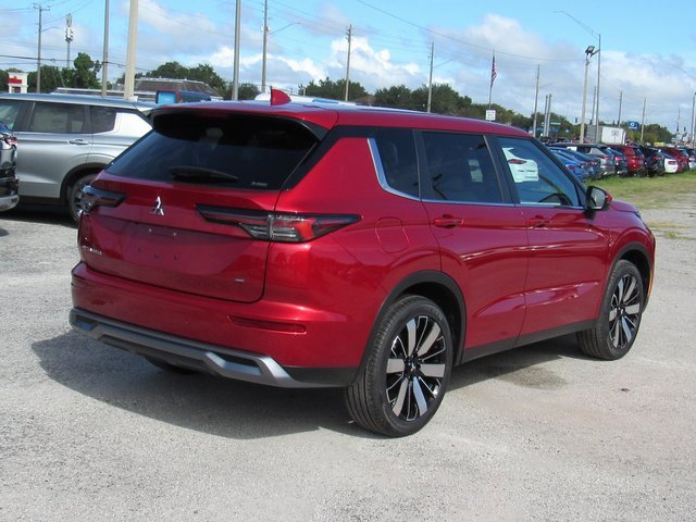 New 2025 Mitsubishi Outlander SE image 3