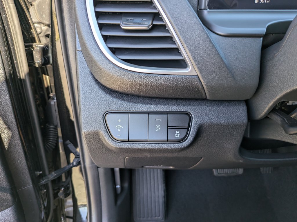 Certified 2026 Kia Seltos EX FWD image 30