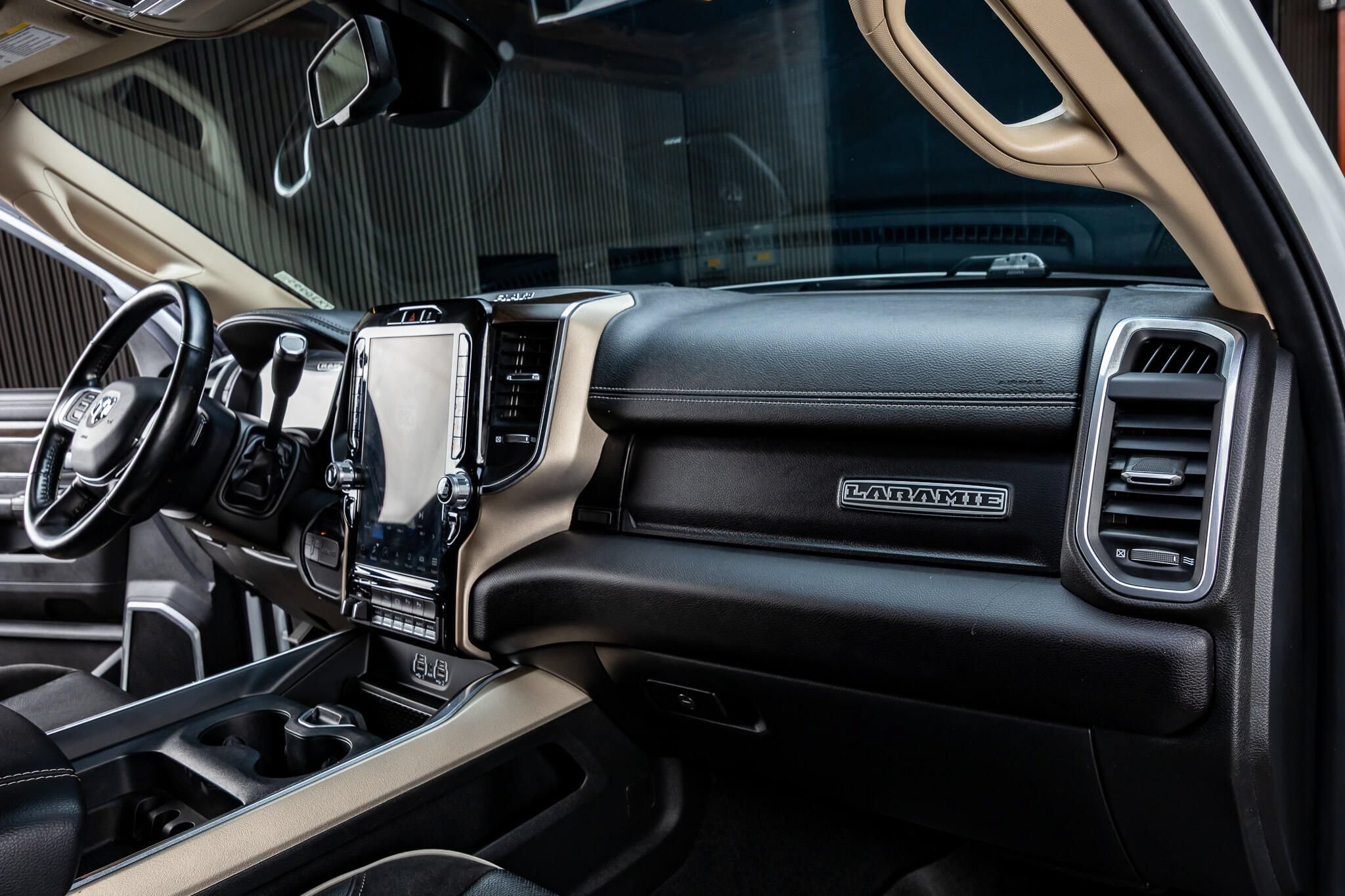 Used 2022 RAM 3500 Laramie AWD/4WD image 17