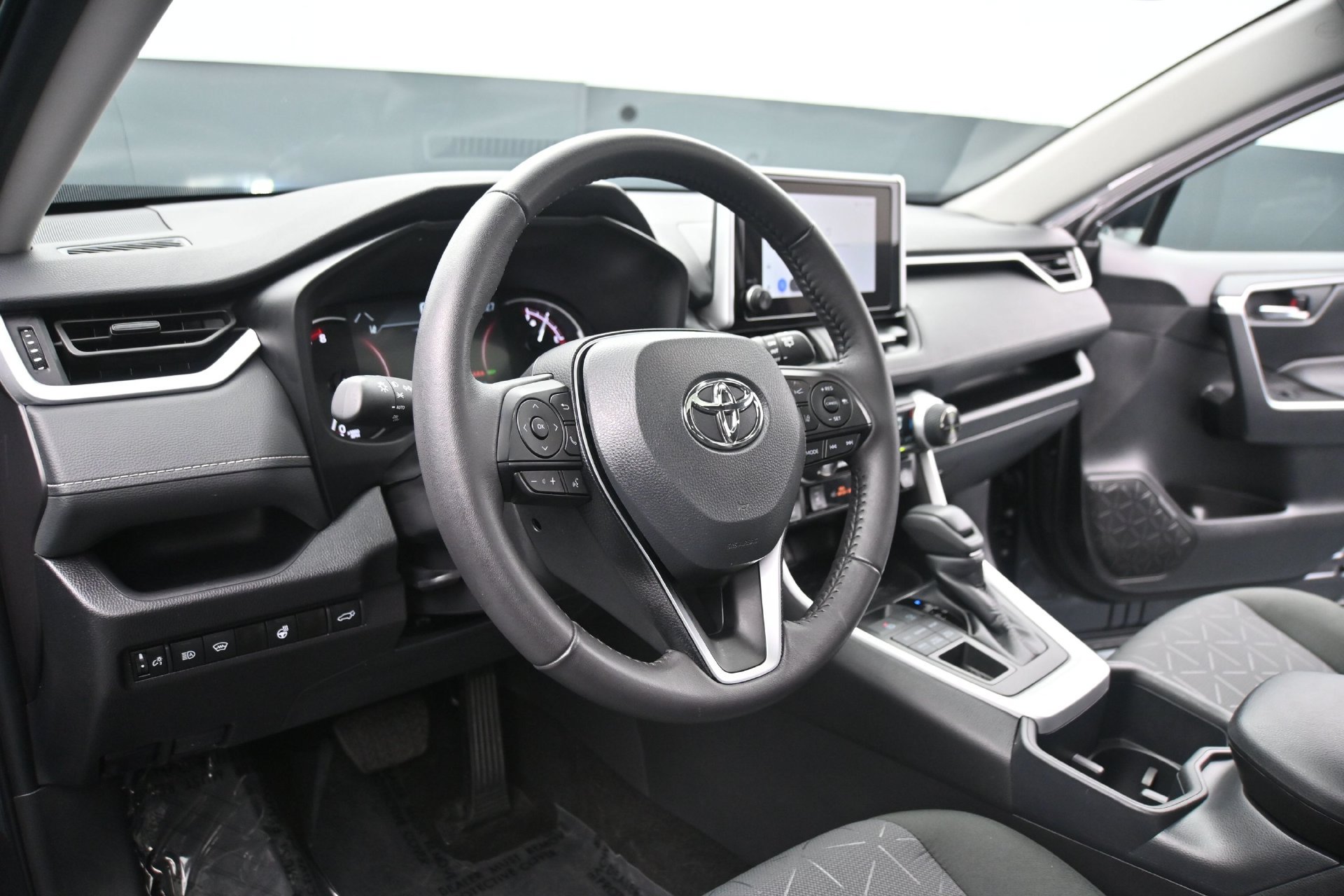 Used 2025 Toyota RAV4 XLE w/ Convenience Package AWD/4WD image 22
