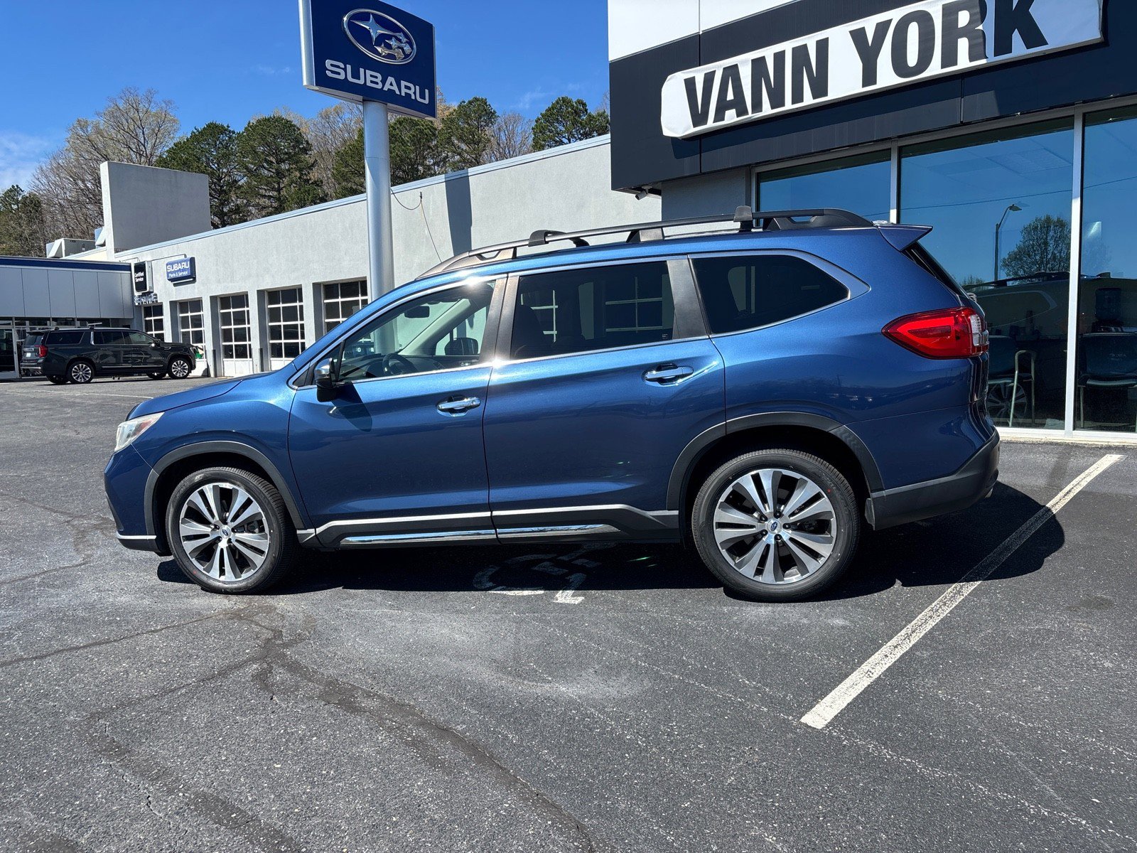 Used 2019 Subaru Ascent Touring w/ Popular Package #3 image 3