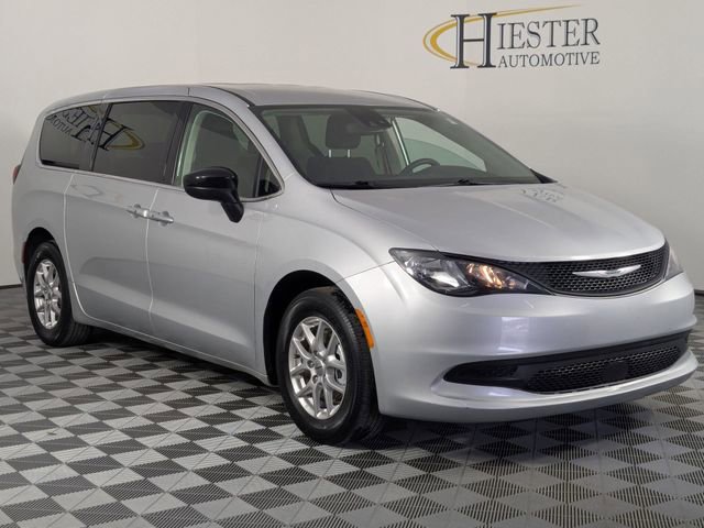 Used 2024 Chrysler Voyager LX image 2