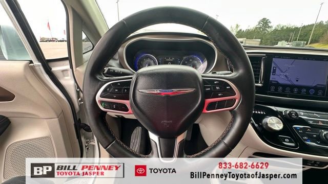Used 2017 Chrysler Pacifica Touring-L w/ Tire & Wheel Group image 12