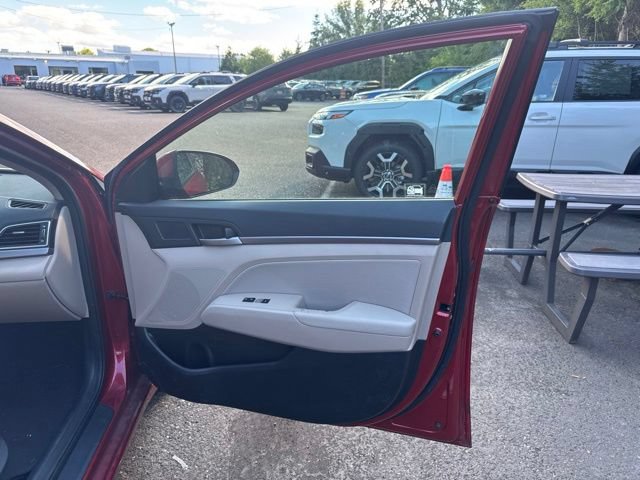 Used 2017 Hyundai Elantra SE FWD image 18