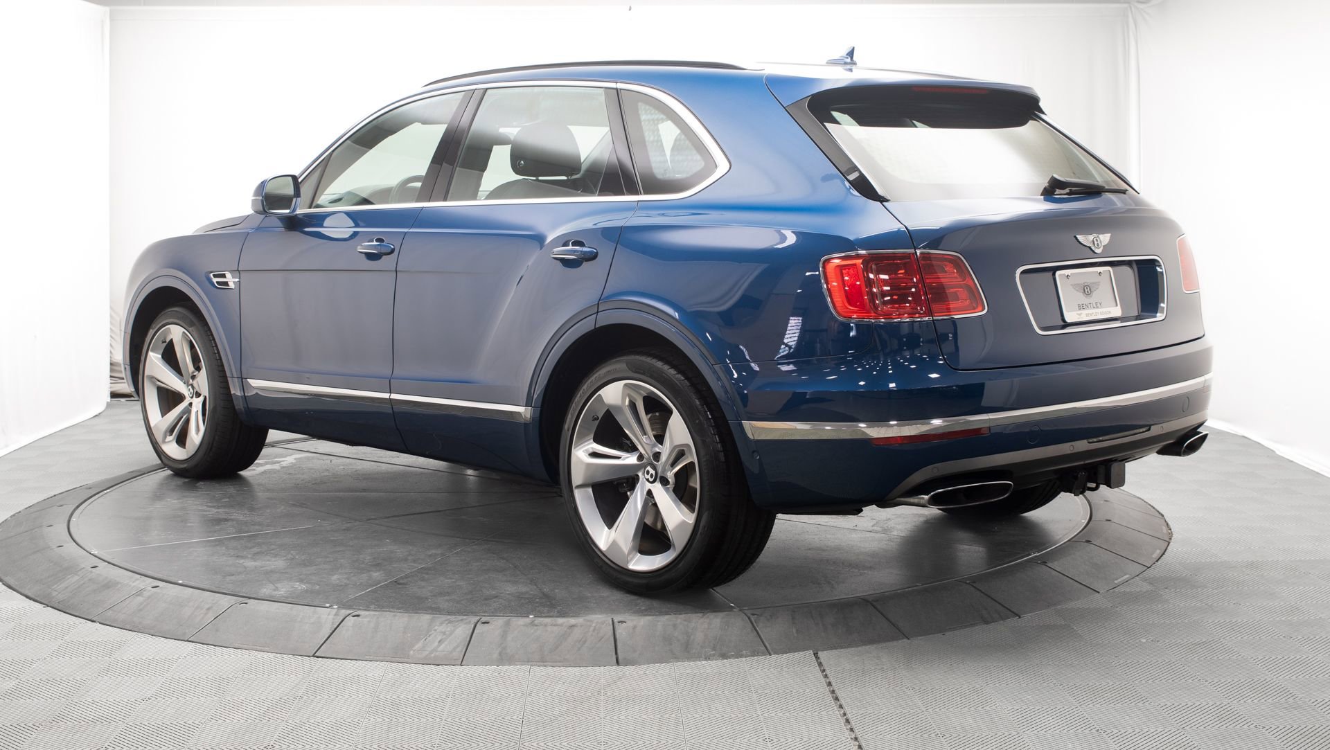 Used 2018 Bentley Bentayga Activity image 5