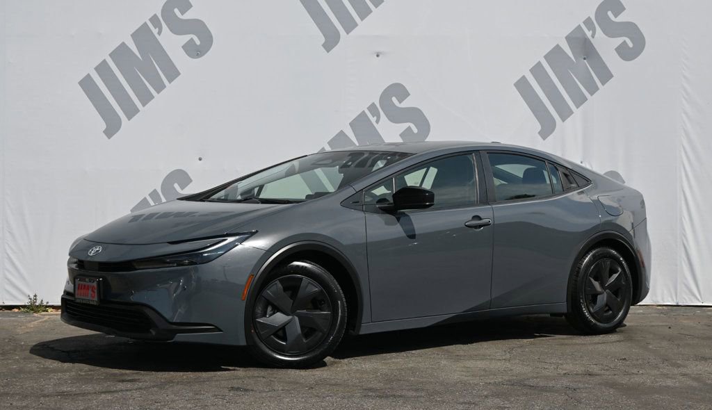 Used 2023 Toyota Prius LE image 1