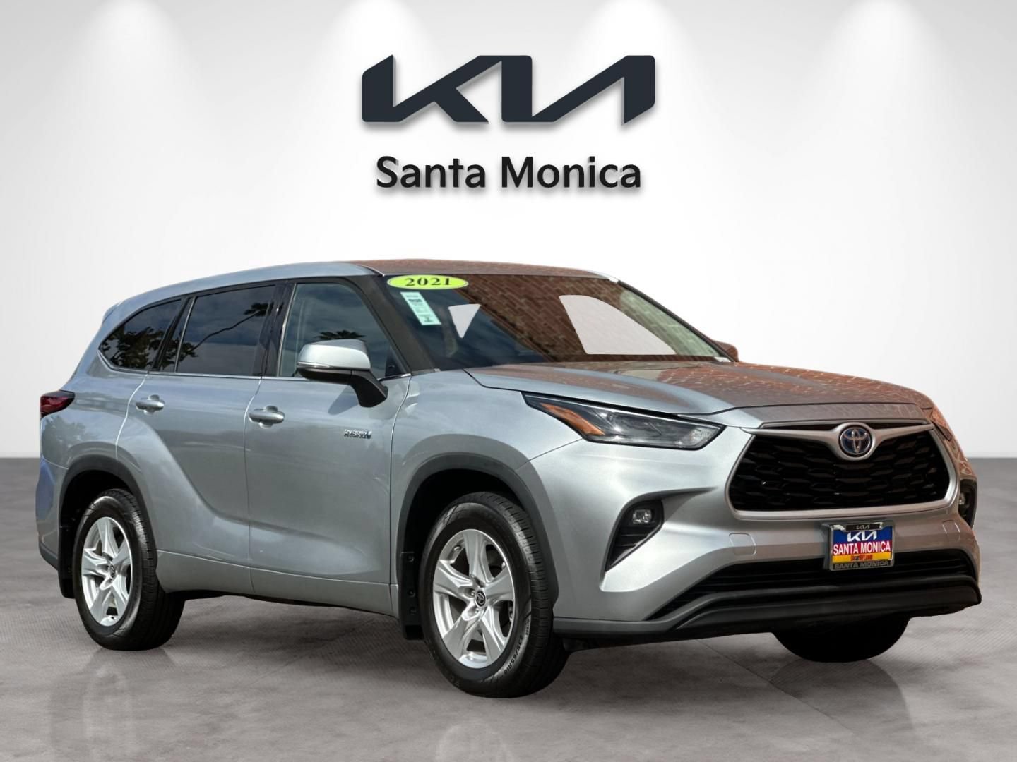 Used 2021 Toyota Highlander LE AWD/4WD image 8