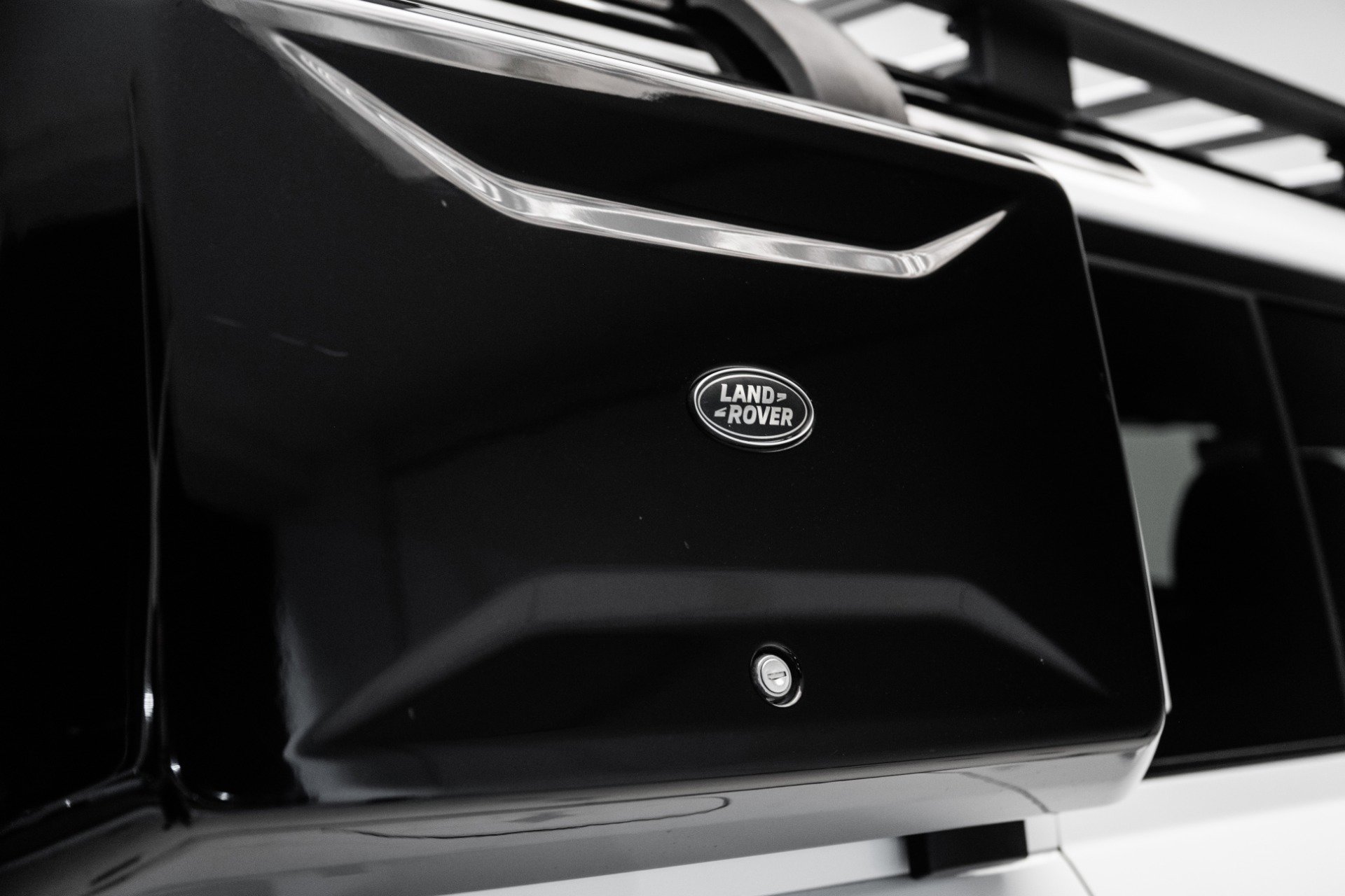 Used 2022 Land Rover Defender 110 X-Dynamic SE image 13