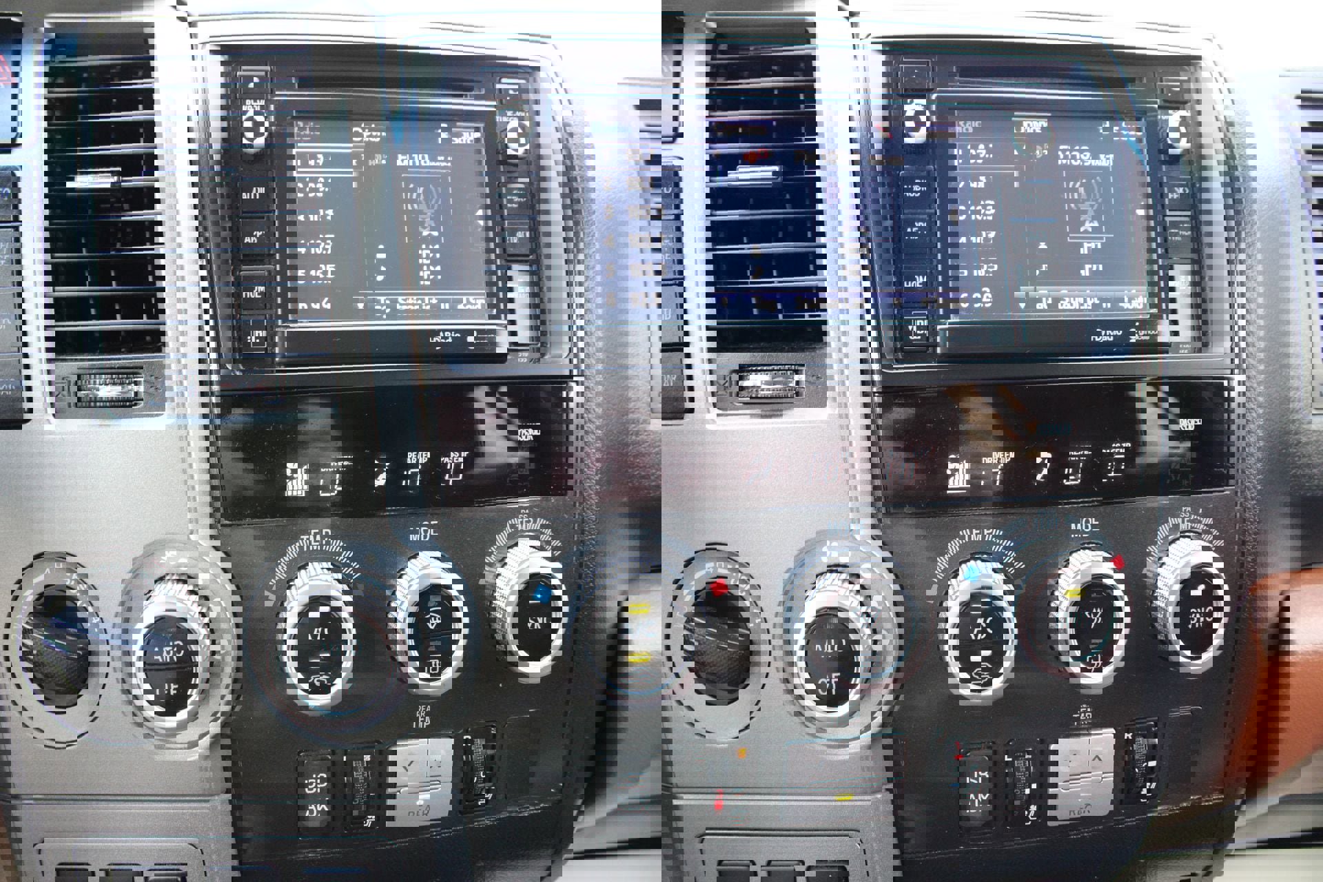 Used 2016 Toyota Sequoia Platinum image 34