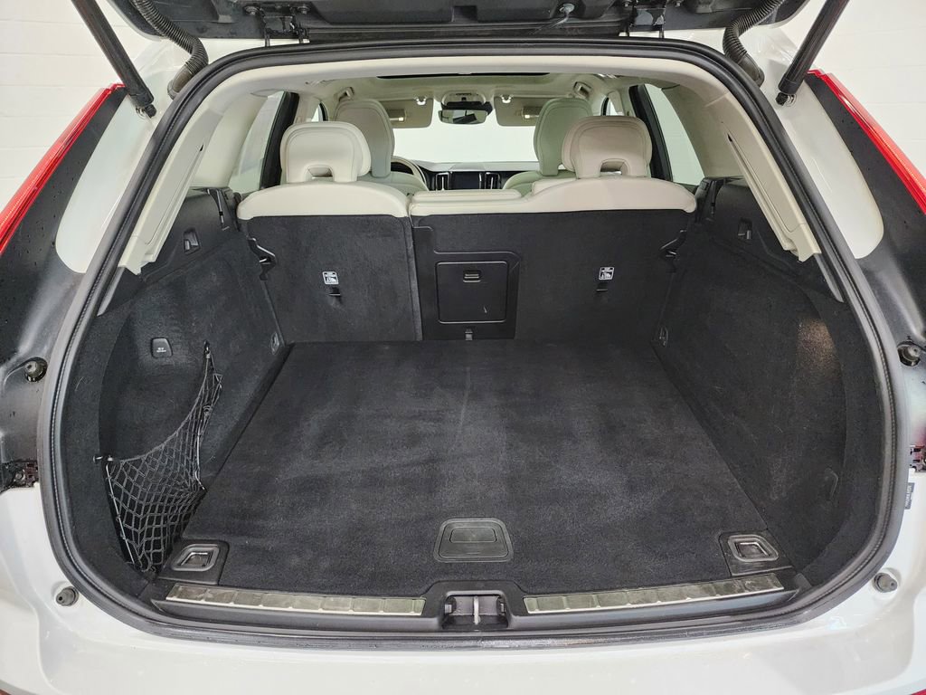 Used 2020 Volvo XC60 T6 Momentum AWD/4WD image 30