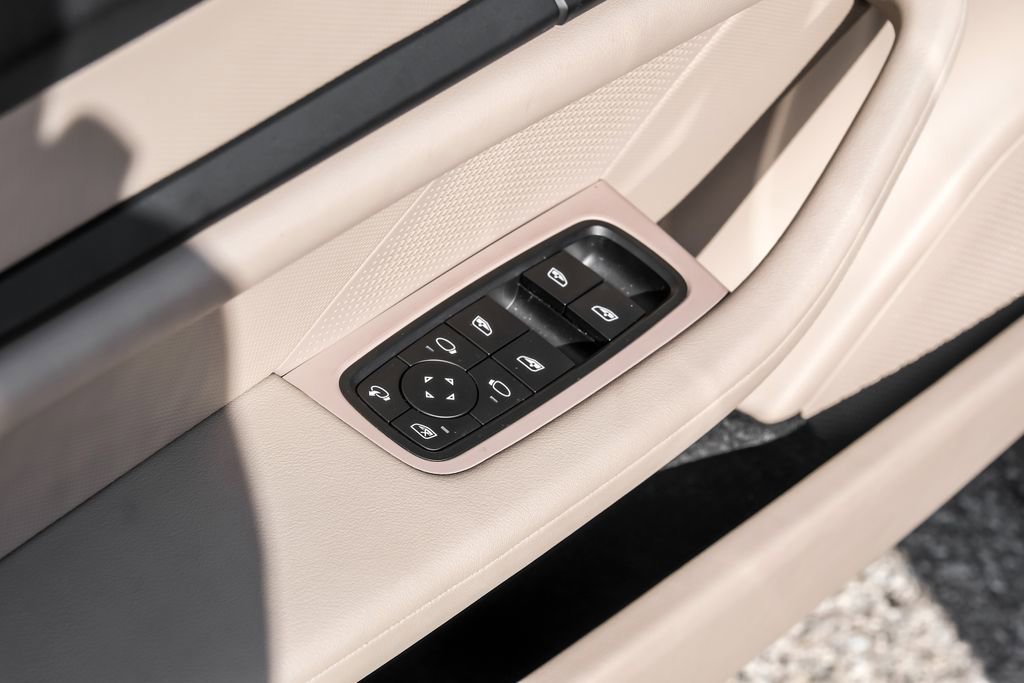 Used 2022 Porsche Taycan image 43