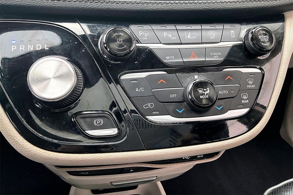 Used 2019 Chrysler Pacifica Limited w/ Tire & Wheel Group image 14