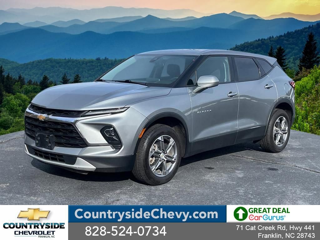 Used 2023 Chevrolet Blazer LT image 1