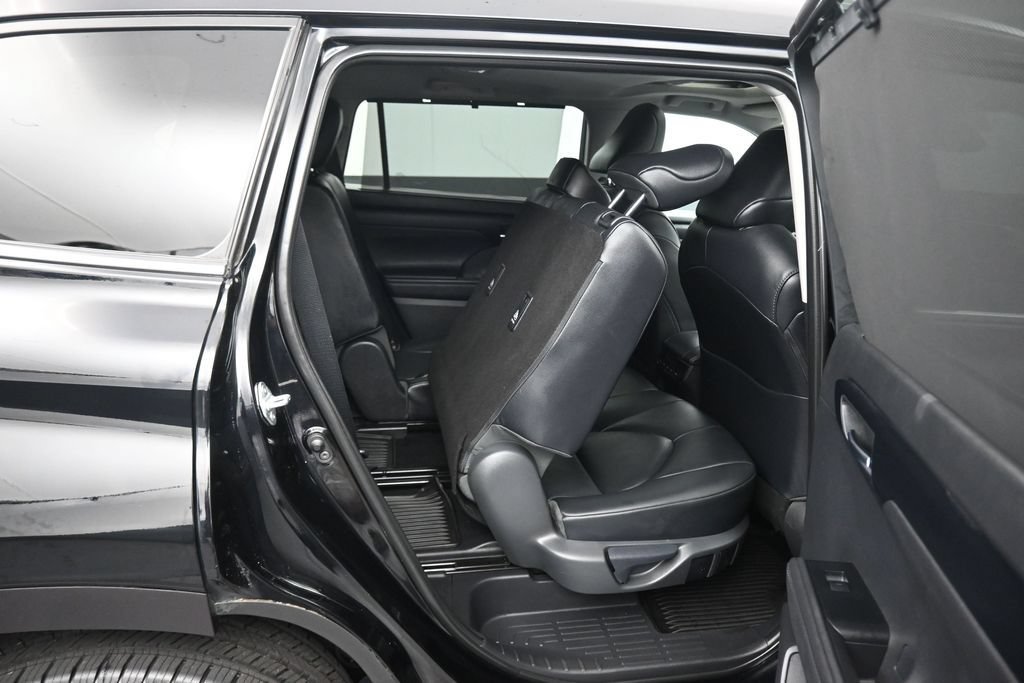 Used 2020 Toyota Highlander XLE AWD/4WD image 49