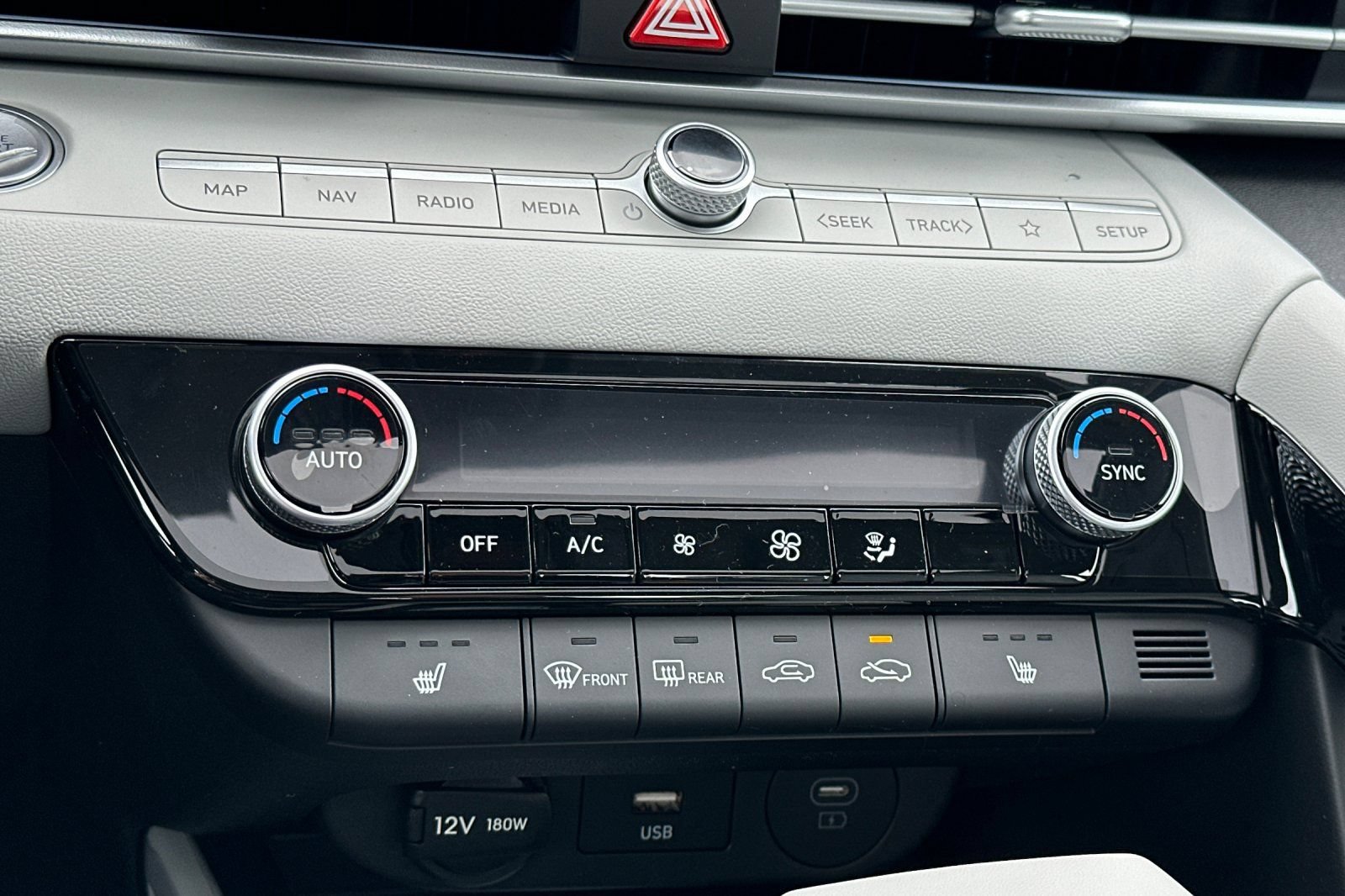 New 2026 Hyundai Elantra Limited FWD image 19