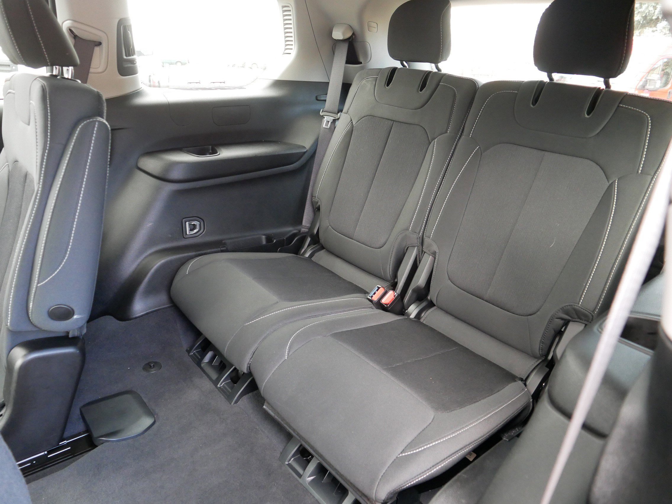 Used 2023 Jeep Grand Cherokee L Laredo image 35