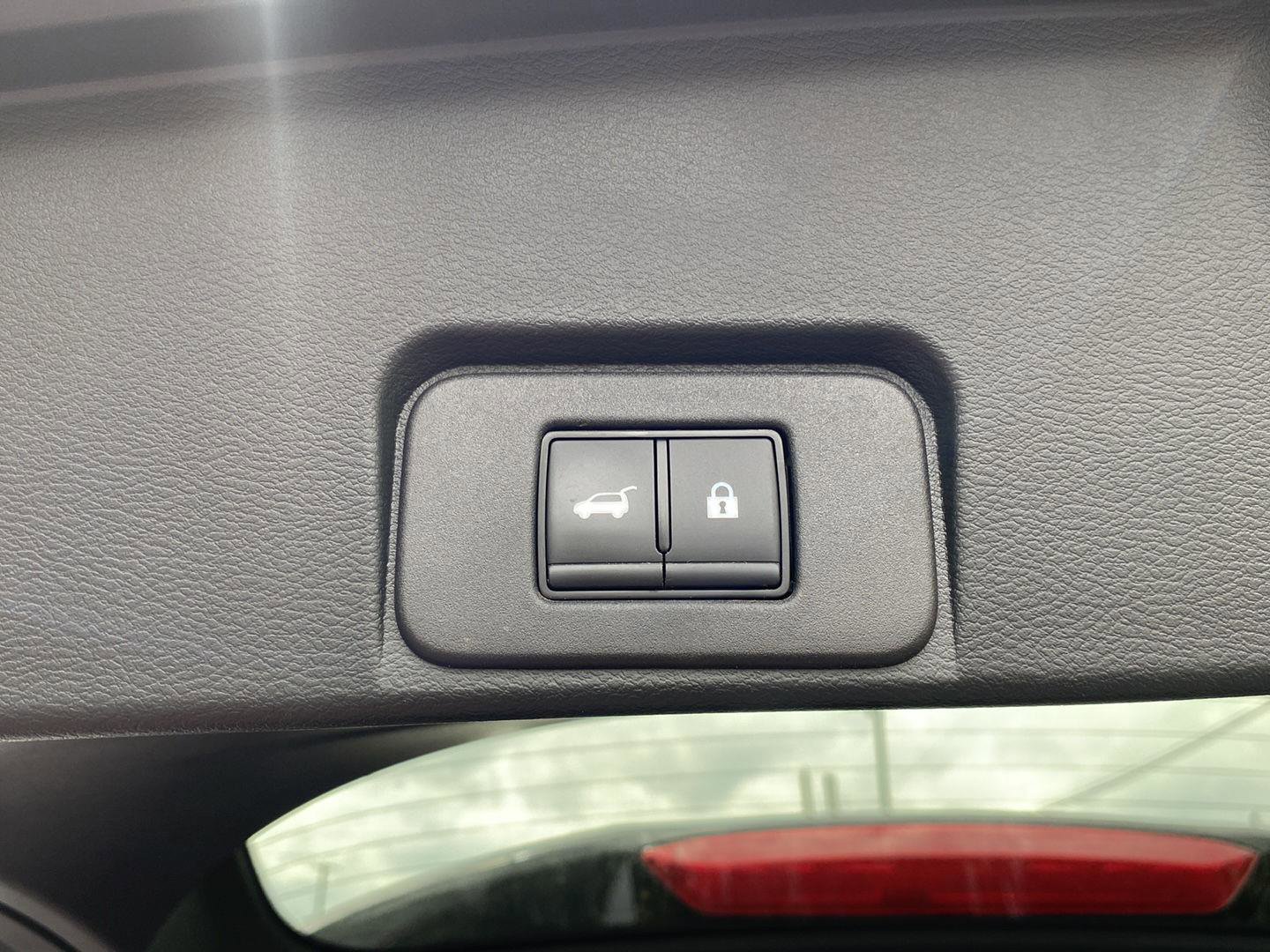 Used 2025 Nissan Rogue Platinum w/ Tech Package AWD/4WD image 42