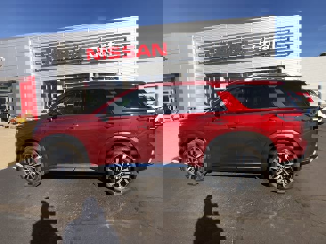 New 2025 Nissan Pathfinder Platinum image 1