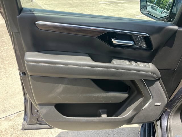 Used 2025 Chevrolet Tahoe Premier RWD image 11