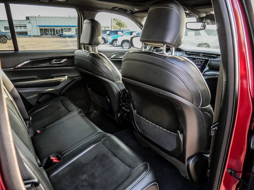 Used 2023 Jeep Grand Cherokee Altitude AWD/4WD image 23