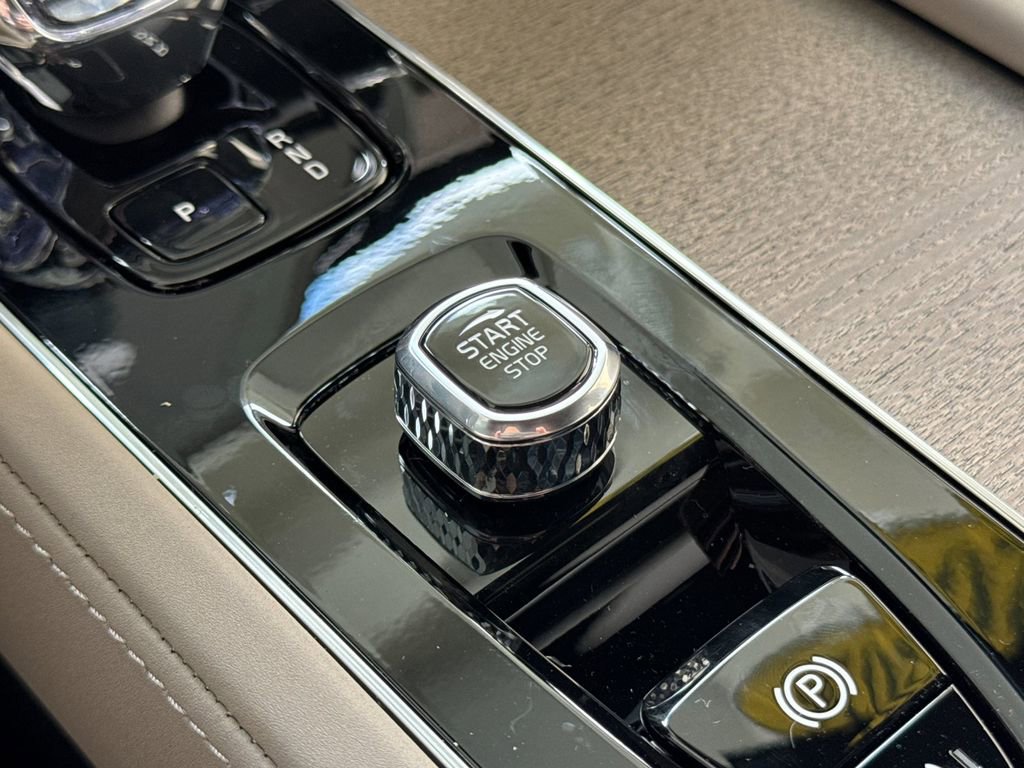 New 2026 Volvo XC90 T8 Plus w/ Protection Package Premier image 23