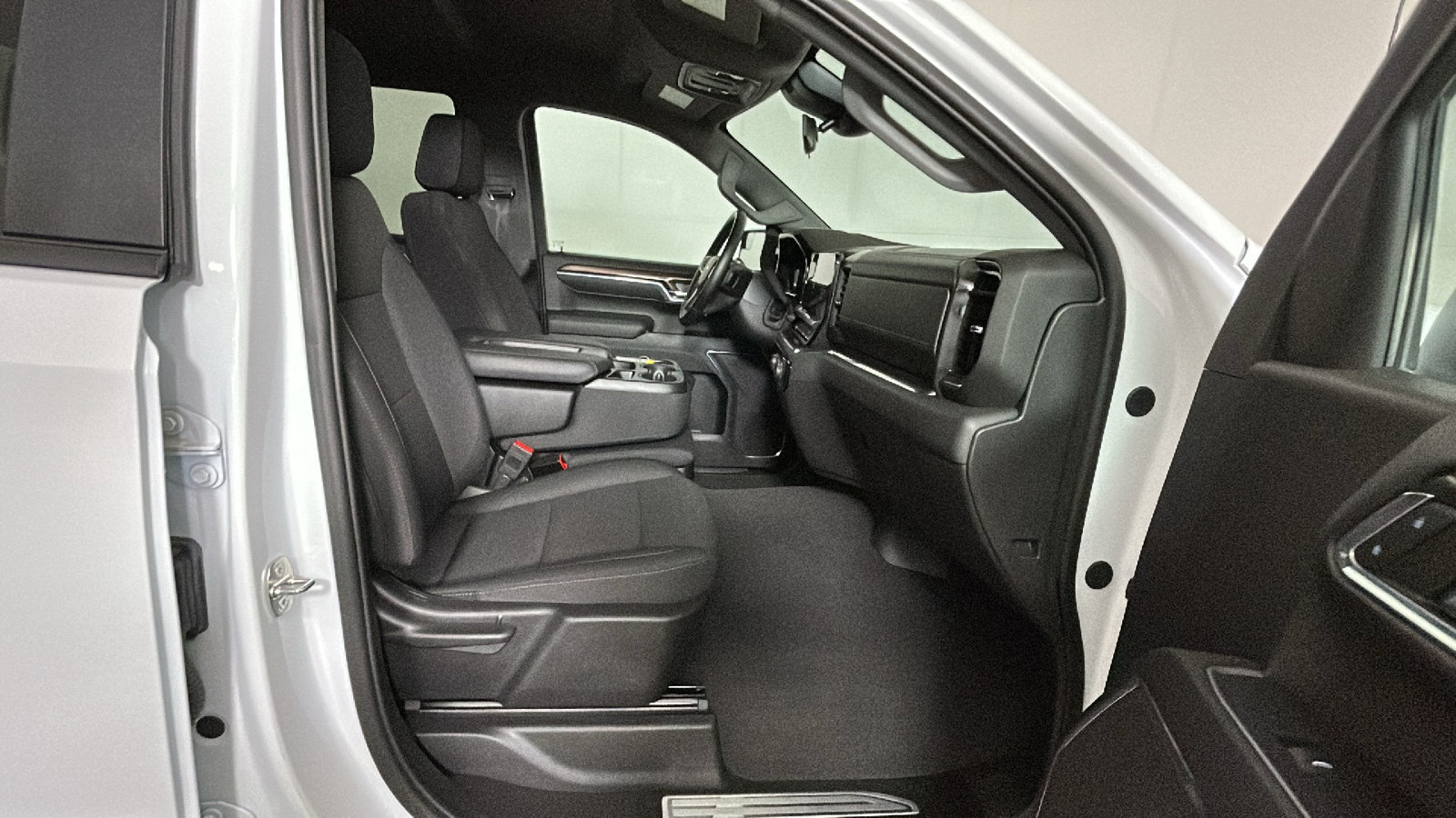 Used 2024 Chevrolet Silverado 1500 LT AWD/4WD image 35