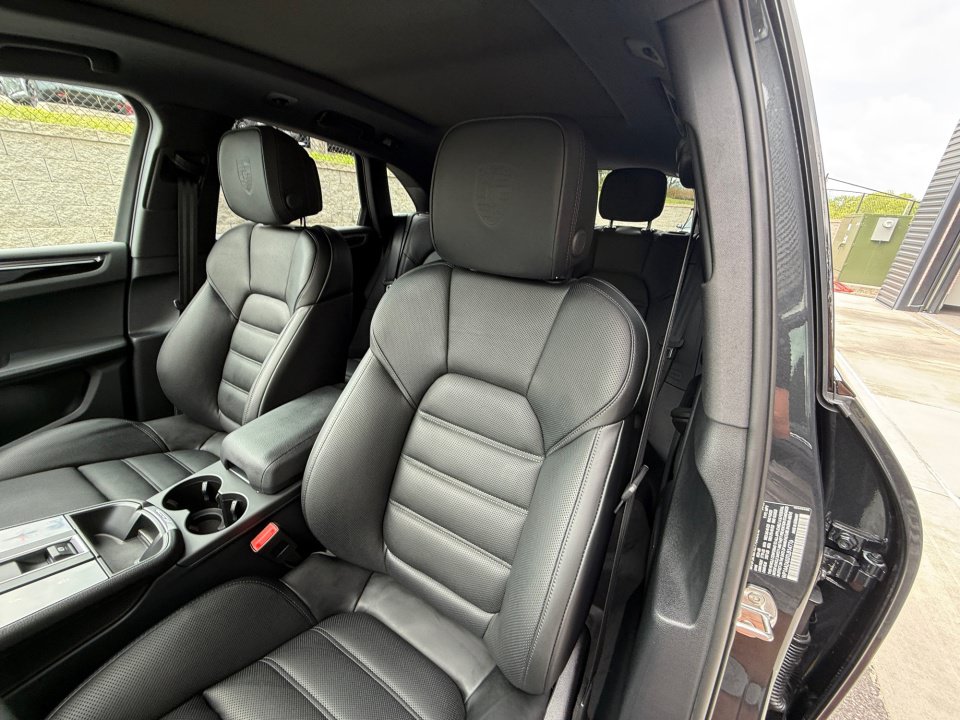 New 2026 Porsche Macan Turbo AWD/4WD image 12