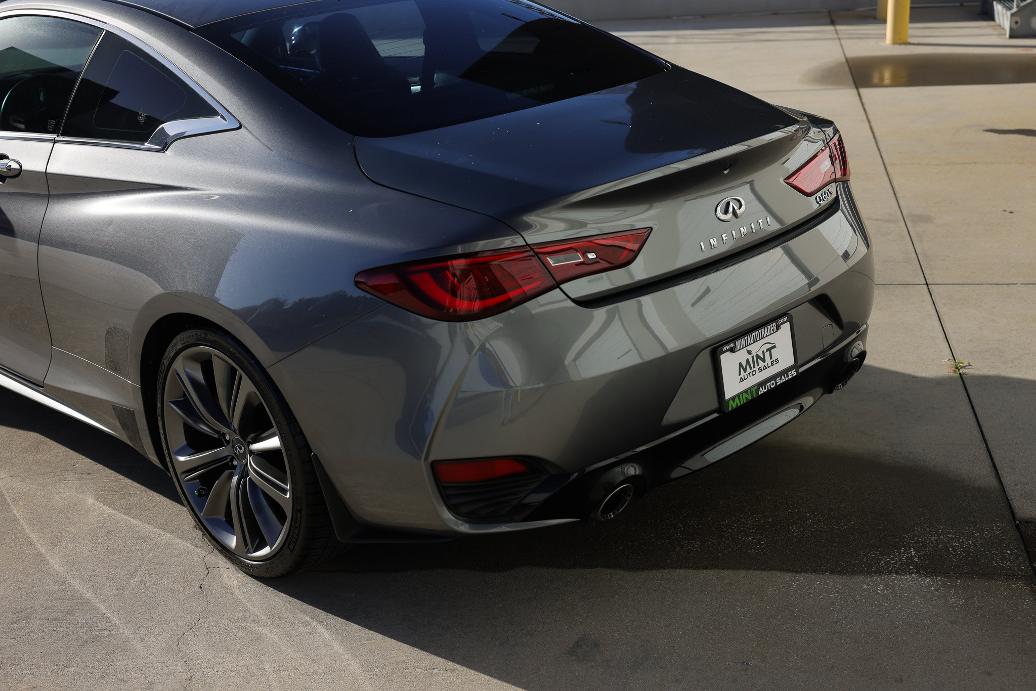Used 2018 INFINITI Q60 Red Sport 400 w/ Sensory Package 3.0T Sport RWD image 57
